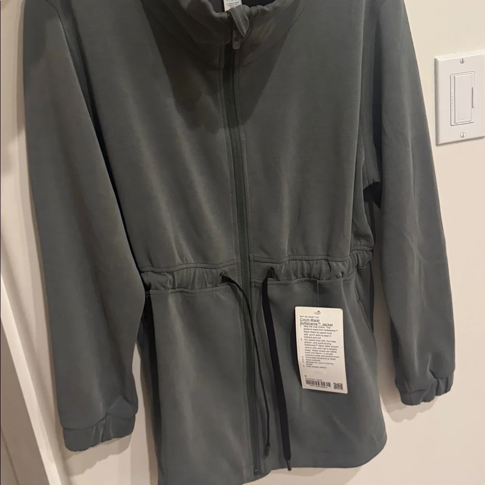 NWT Lululemon Softstreme Cinch-Waist Jacket Smoked Spruce Size 6 - Picture 11 of 15